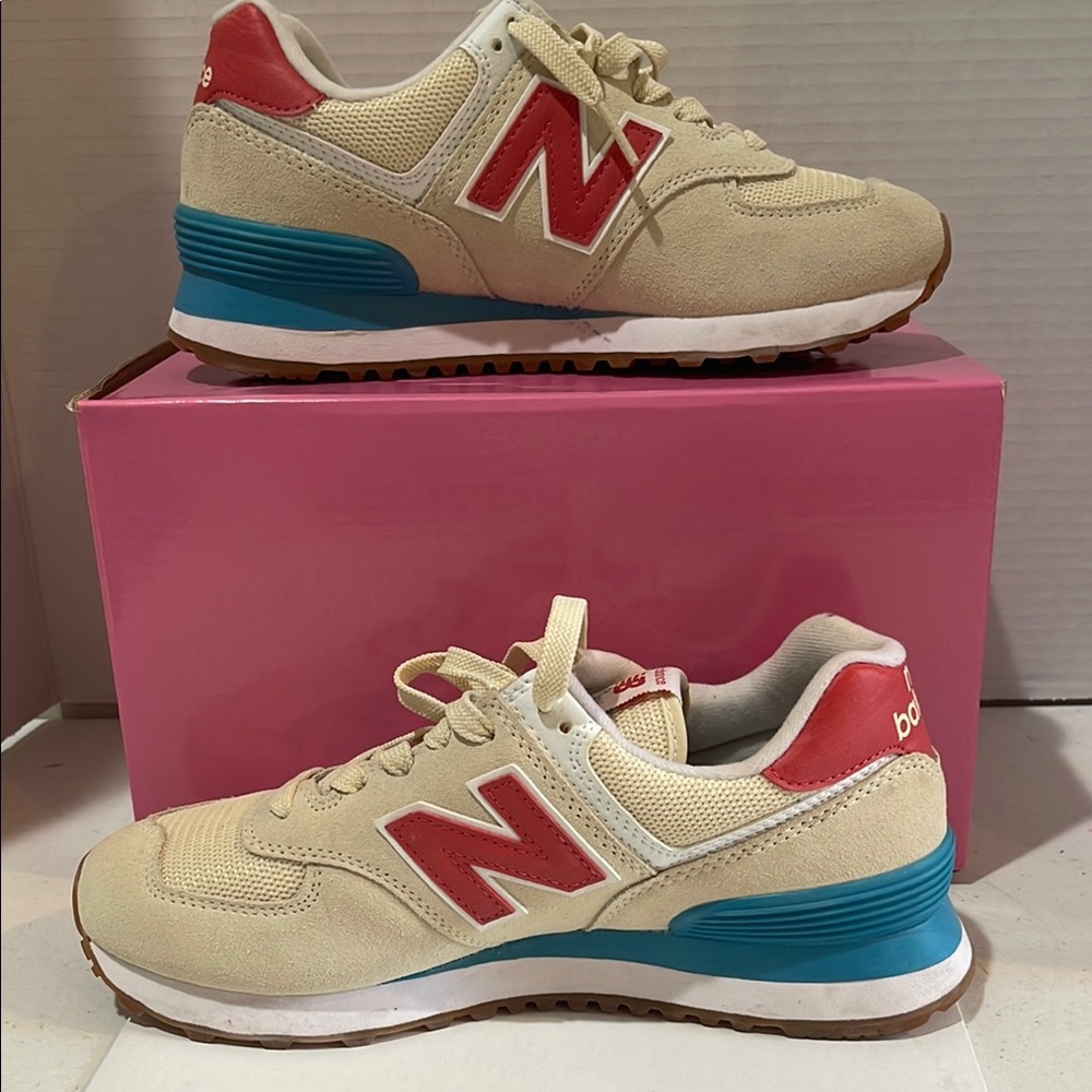 New Balance Cream and Red Sneakers Classic Retro Design - Picture 3 of 7